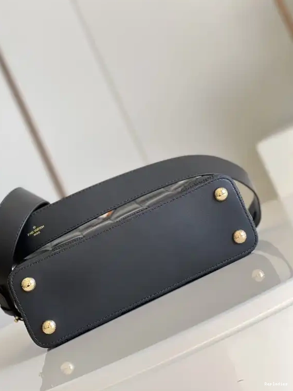 Rep ladies LOUIS CAPUCINES BB VUITTON 0605